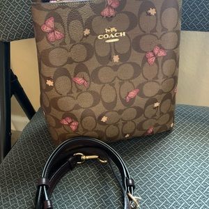 Coach Purse NEW w/o tags. never used